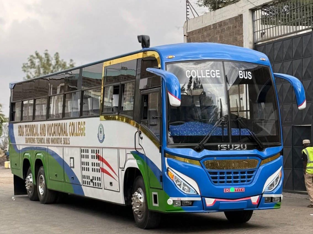 FVR 34 67 Seater 6Ãââ2